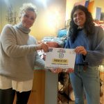 Dues guanyadores d'un premi de la campanya de Black Friday