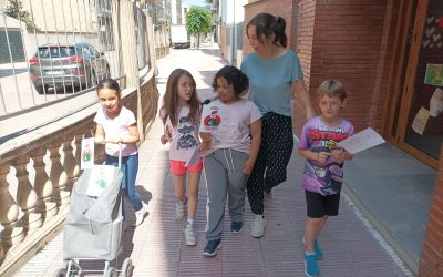 El grup guanyador del concurs de cartells ja ha gastat els 100 euros de premi al comerç local