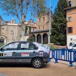 Cotxe utilitzat com a urna per ripoll comerç per fer un sorteig